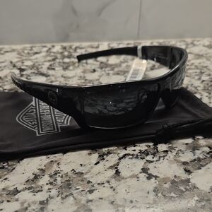 Harley-Davidson Men's Black Wrap Sunglasses with Dark Lenses